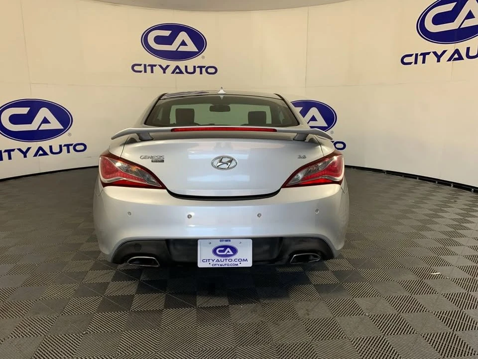 2016 Hyundai Genesis Coupe - Image 4 of 5