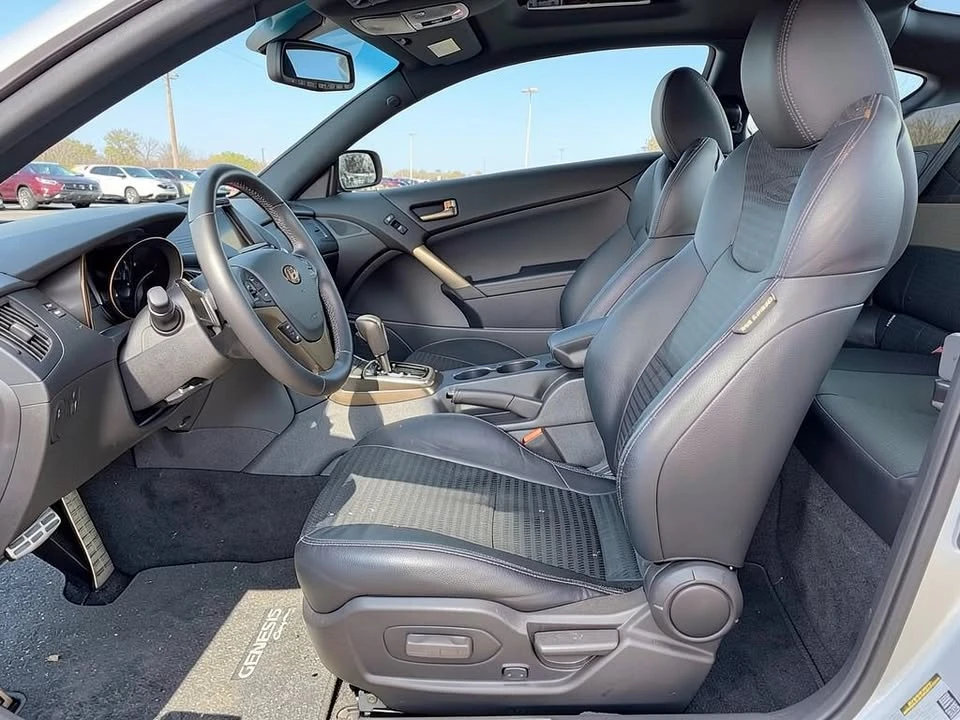 2016 Hyundai Genesis Coupe - Image 7 of 7