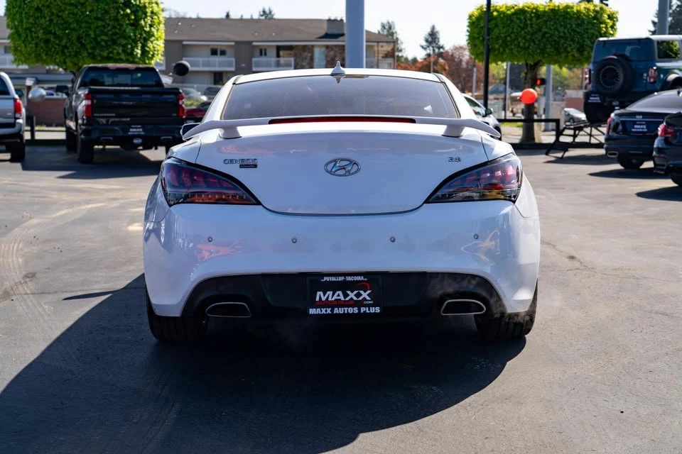 2016 Hyundai Genesis Coupe - Image 8 of 15