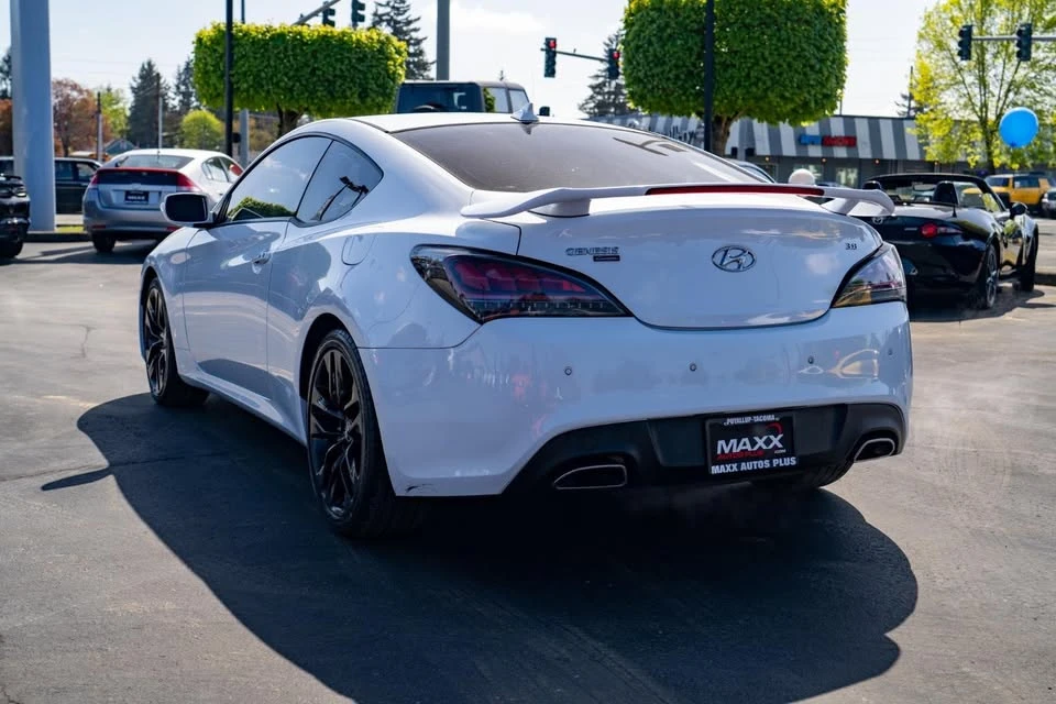 2016 Hyundai Genesis Coupe - Image 9 of 15