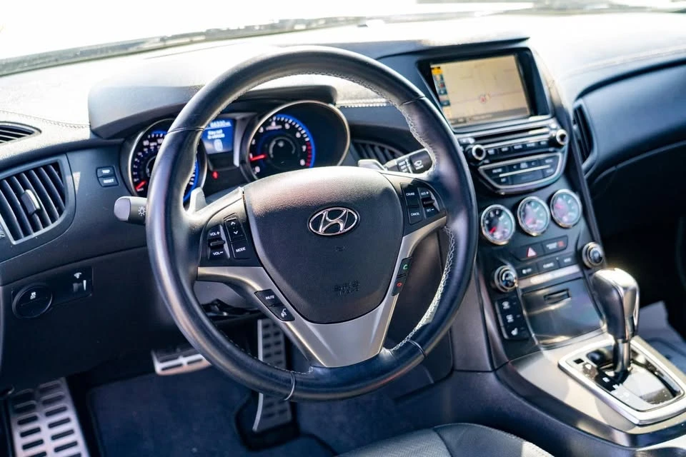 2016 Hyundai Genesis Coupe - Image 12 of 15