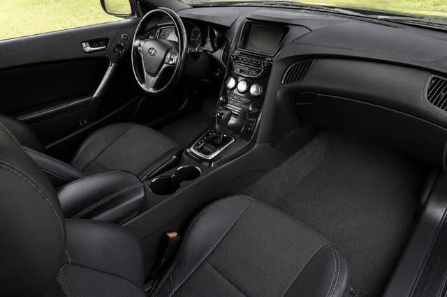 2016 Hyundai Genesis Coupe - Image 15 of 19
