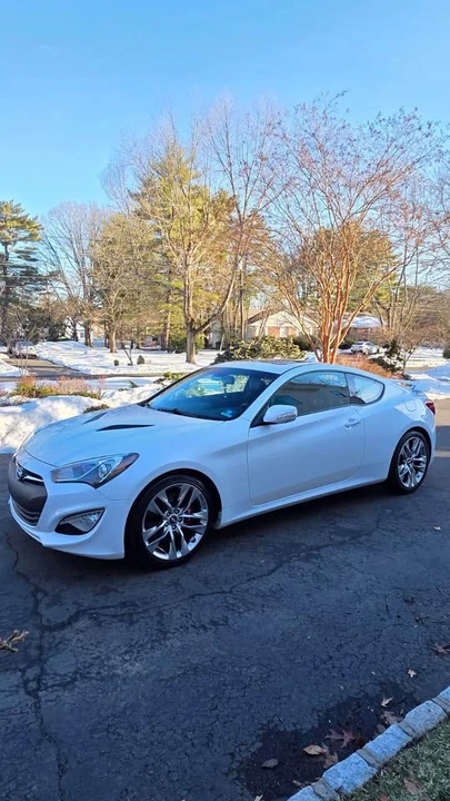 2016 Hyundai Genesis Coupe - Image 5 of 10