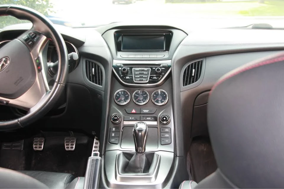2016 Hyundai Genesis Coupe - Image 15 of 20