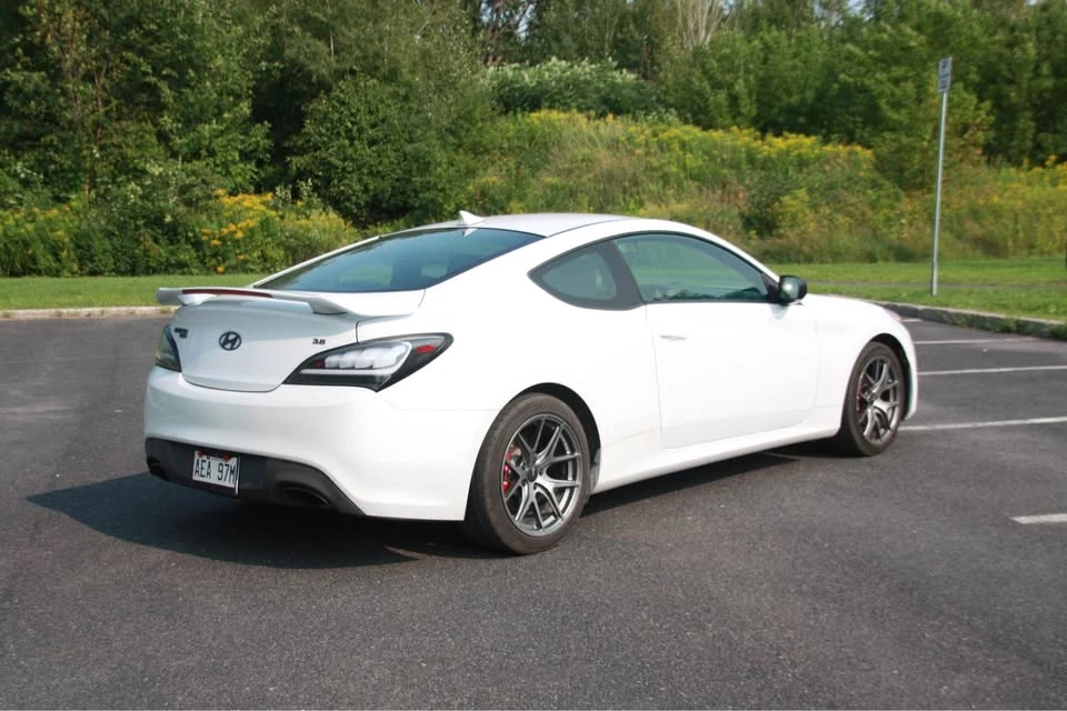 2016 Hyundai Genesis Coupe - Image 10 of 20