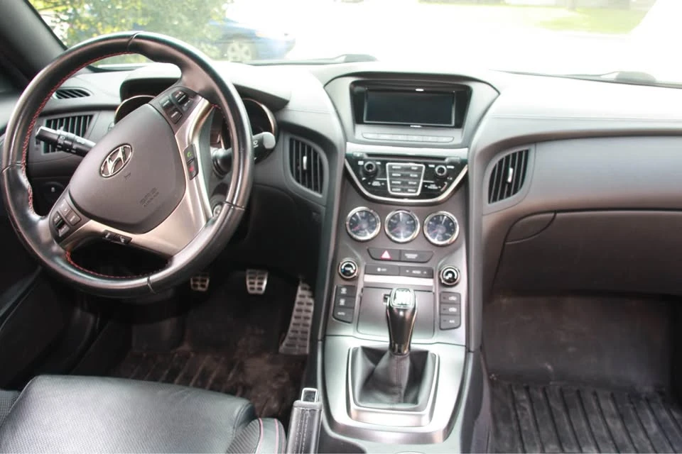 2016 Hyundai Genesis Coupe - Image 17 of 20