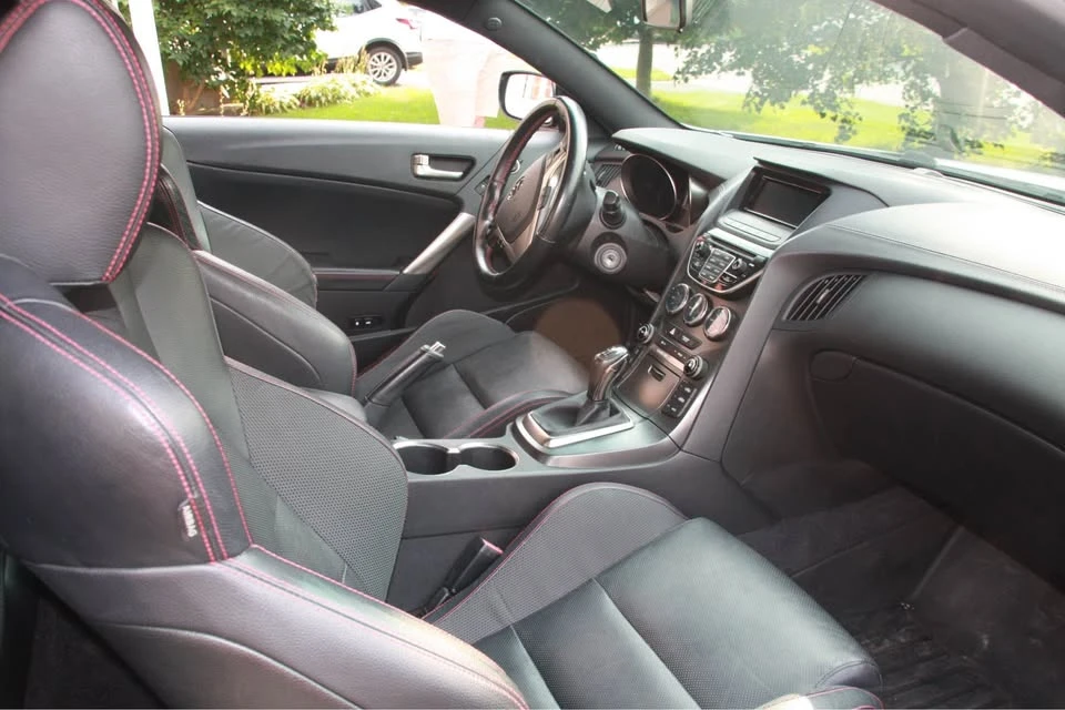 2016 Hyundai Genesis Coupe - Image 18 of 20