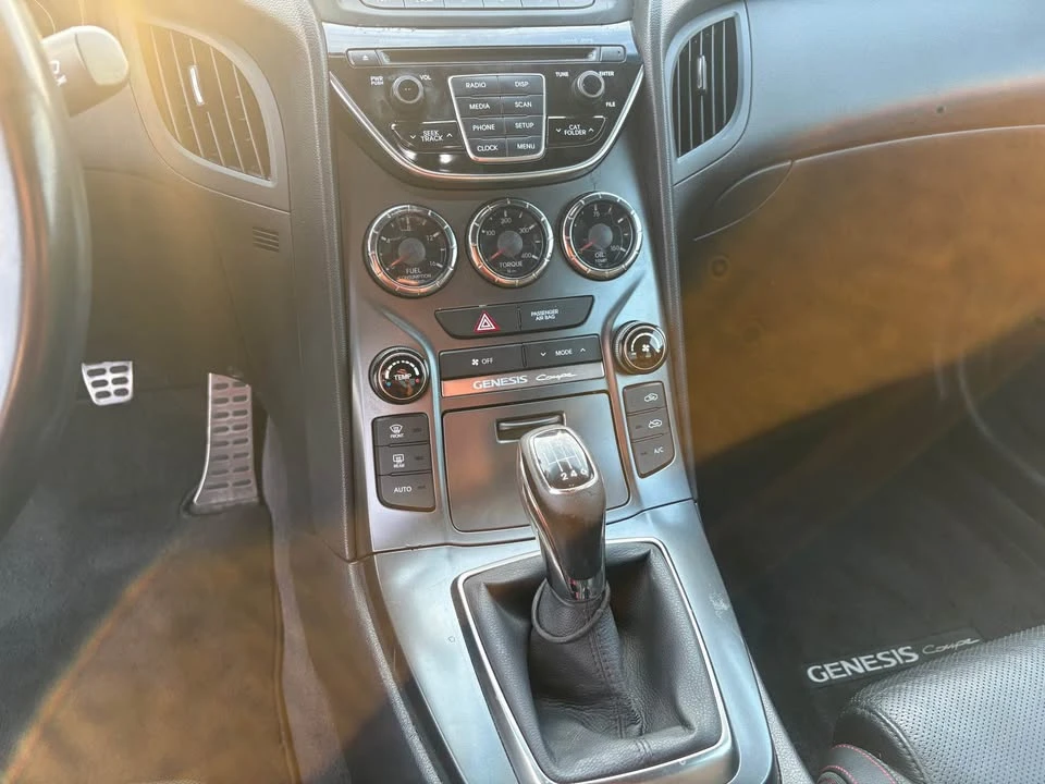 2016 Hyundai Genesis Coupe - Image 9 of 10