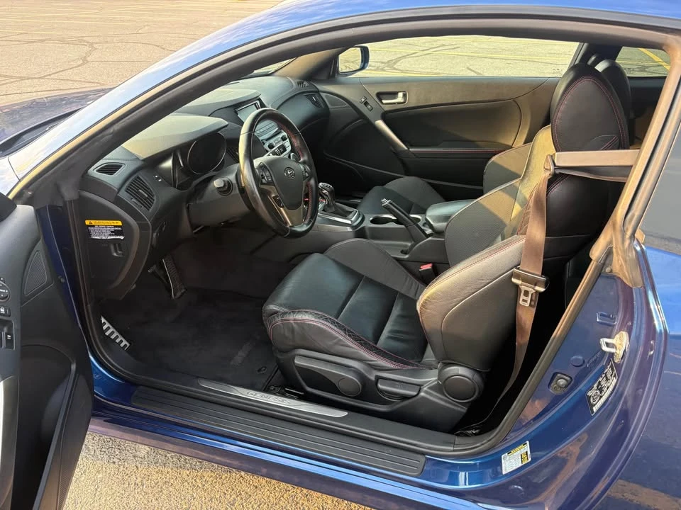 2016 Hyundai Genesis Coupe - Image 8 of 10