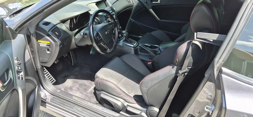 2016 Hyundai Genesis Coupe - Image 10 of 17