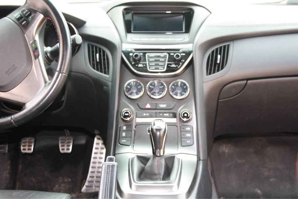 2016 Hyundai Genesis Coupe - Image 16 of 20