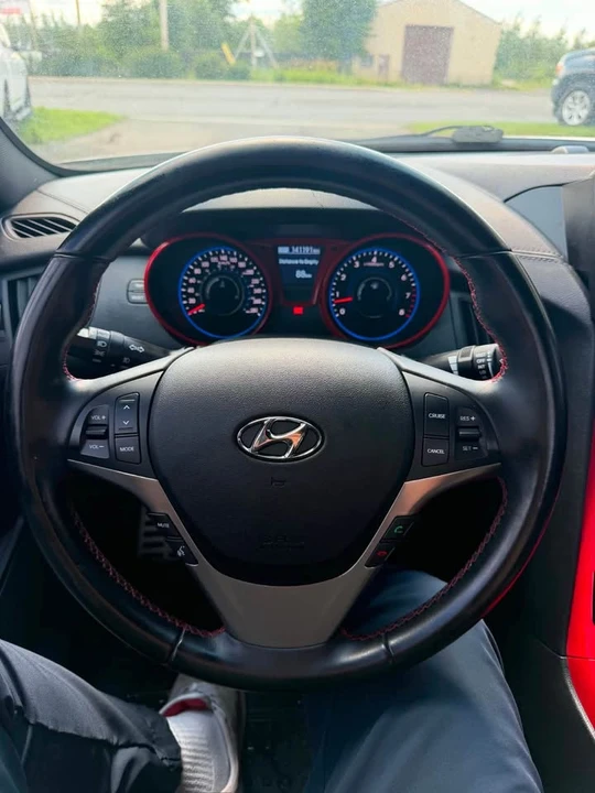2016 Hyundai Genesis Coupe - Image 12 of 16