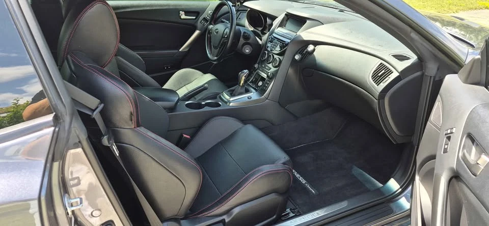 2016 Hyundai Genesis Coupe - Image 11 of 17