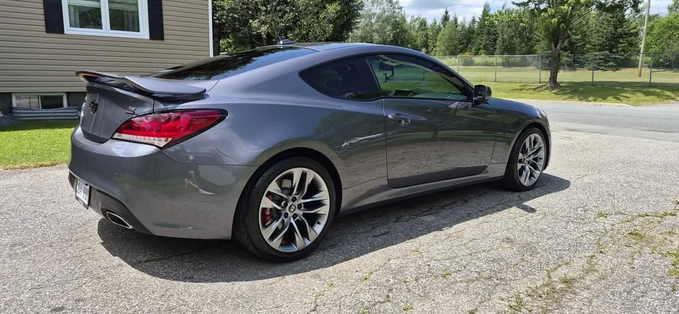 2016 Hyundai Genesis Coupe - Image 12 of 17