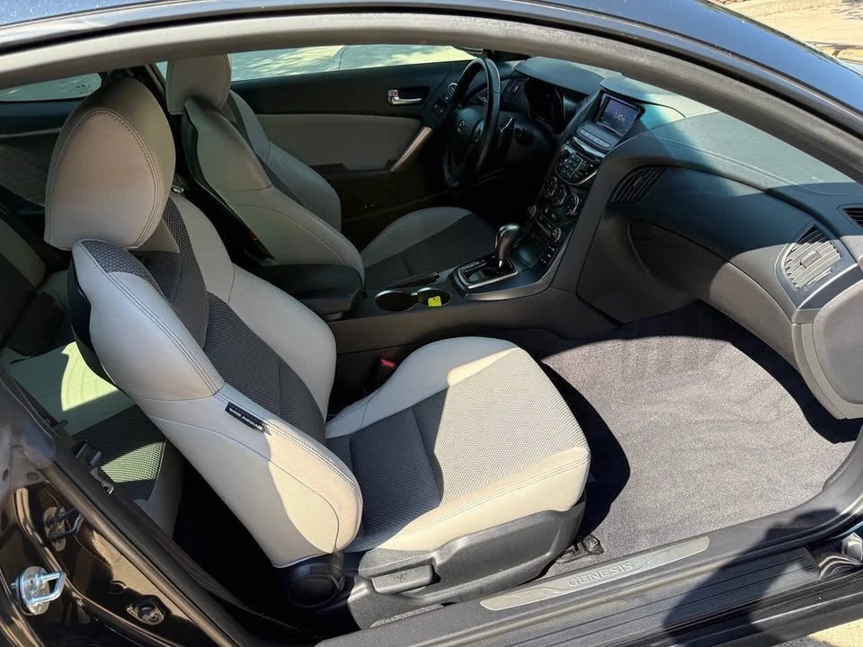 2016 Hyundai Genesis Coupe - Image 12 of 18