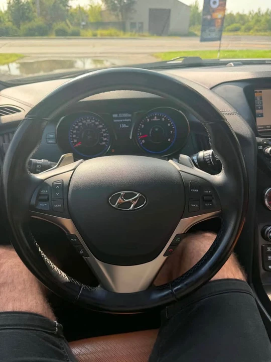 2016 Hyundai Genesis Coupe - Image 13 of 16