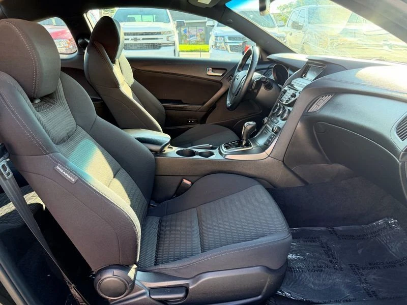 2016 Hyundai Genesis Coupe - Image 16 of 20