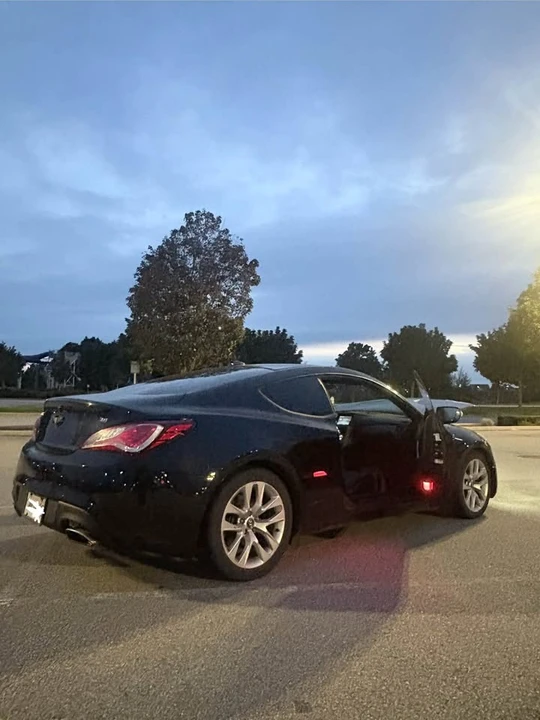 2016 Hyundai Genesis Coupe - Image 5 of 9