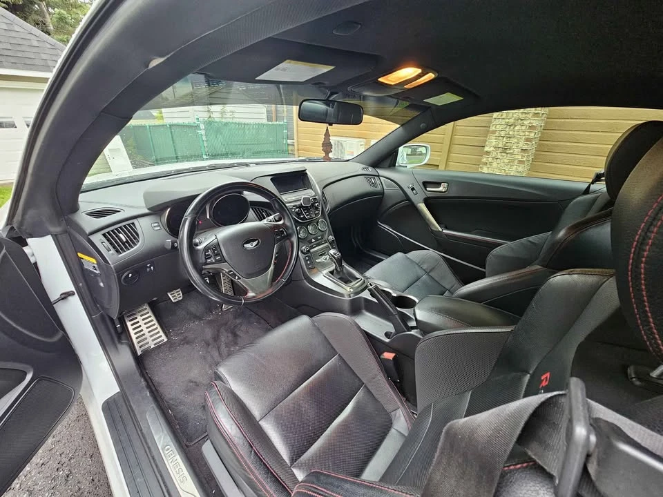 2016 Hyundai Genesis Coupe - Image 5 of 6