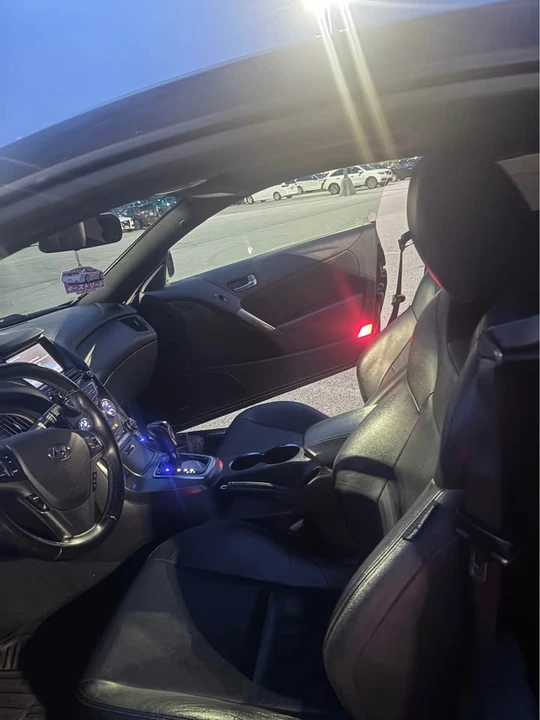 2016 Hyundai Genesis Coupe - Image 9 of 9