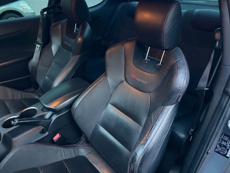 2016 Hyundai Genesis Coupe - Image 5 of 10