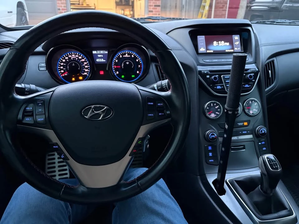 2016 Hyundai Genesis Coupe - Image 7 of 10