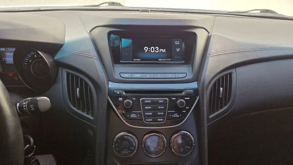 2016 Hyundai Genesis Coupe - Image 12 of 17