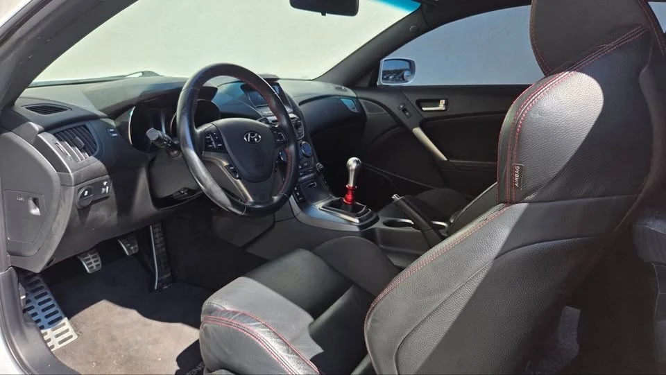 2016 Hyundai Genesis Coupe - Image 8 of 17