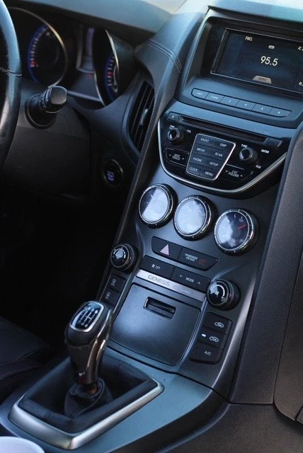 2016 Hyundai Genesis Coupe - Image 10 of 13