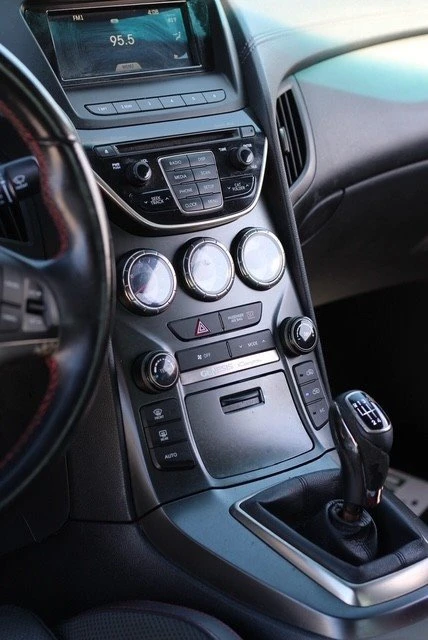 2016 Hyundai Genesis Coupe - Image 9 of 13