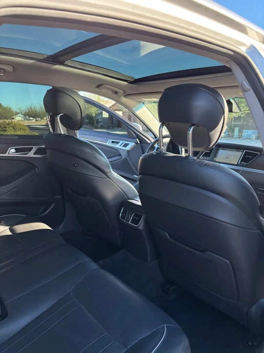 2016 Hyundai Genesis - Image 18 of 20