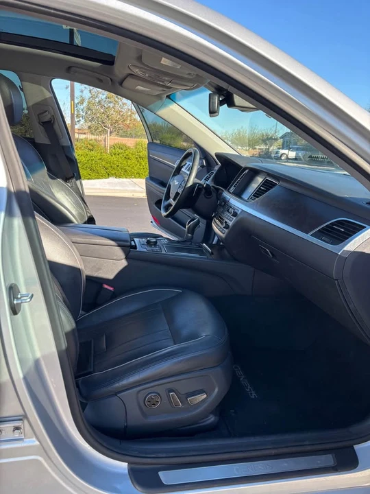 2016 Hyundai Genesis - Image 12 of 20