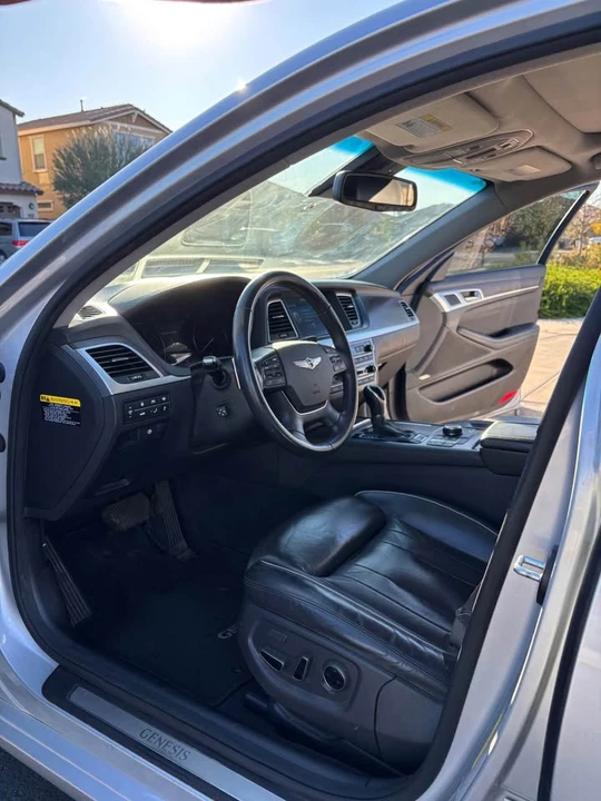 2016 Hyundai Genesis - Image 10 of 20