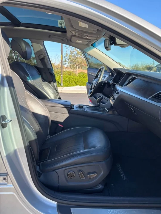 2016 Hyundai Genesis - Image 13 of 20