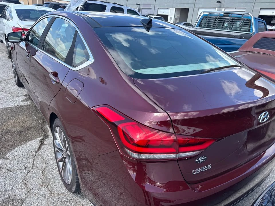 2016 Hyundai Genesis - Image 9 of 10