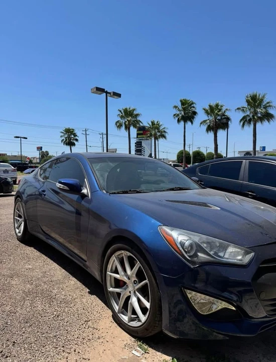 2016 Hyundai Genesis - Image 2 of 8