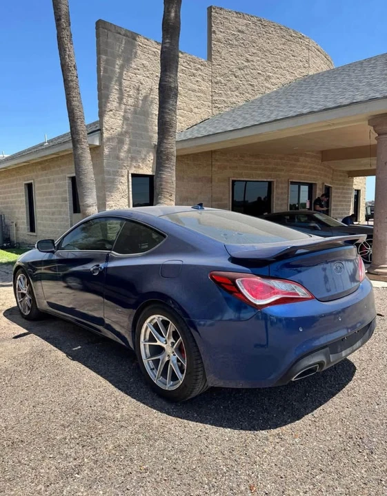 2016 Hyundai Genesis - Image 4 of 8