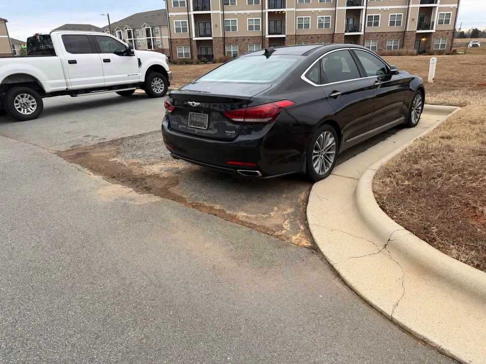 2016 Hyundai Genesis - Image 2 of 5