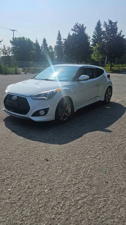 2016 Hyundai Veloster - Image 2 of 15