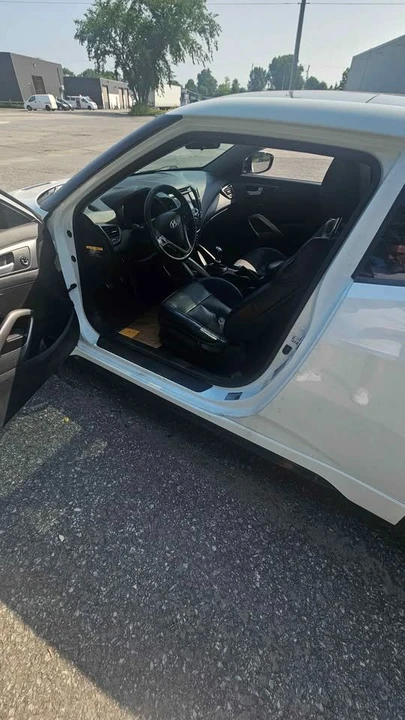 2016 Hyundai Veloster - Image 10 of 15