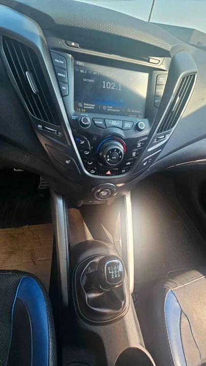 2016 Hyundai Veloster - Image 13 of 15
