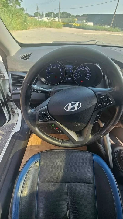 2016 Hyundai Veloster - Image 11 of 15