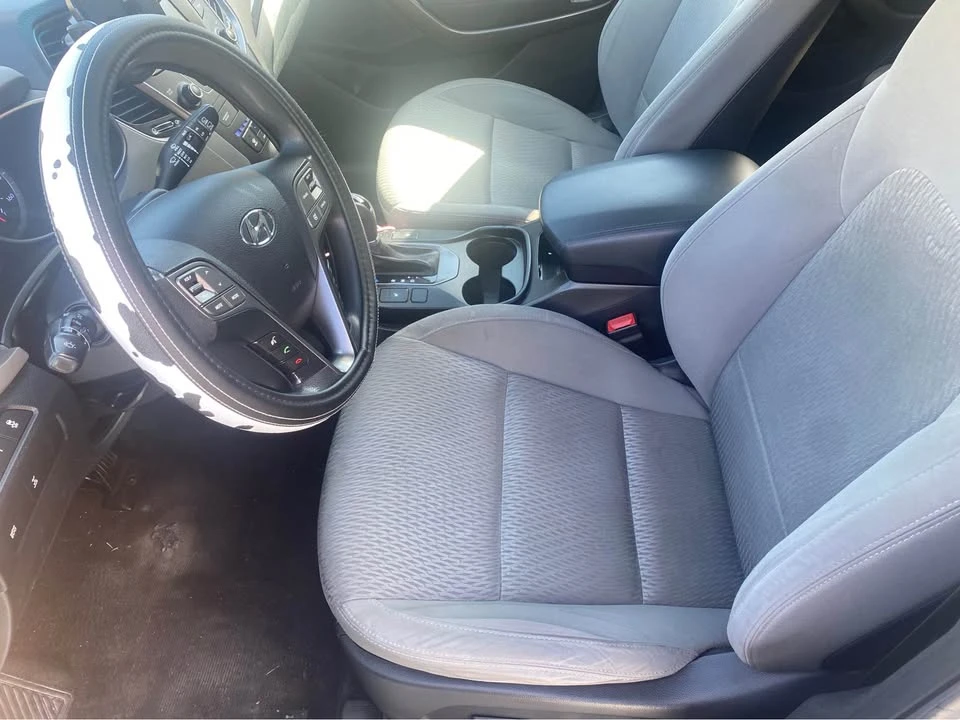 2016 Hyundai Santa Fe - Image 8 of 10