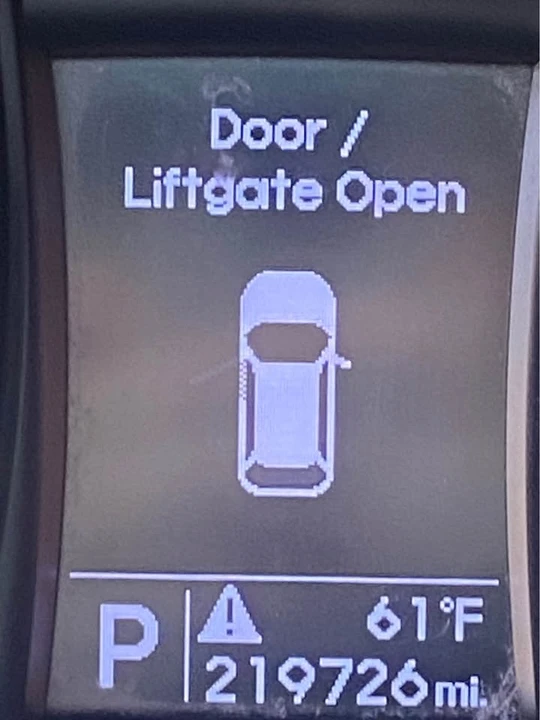 2016 Hyundai Santa Fe - Image 9 of 10