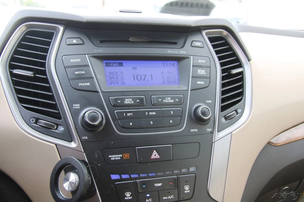 2016 Hyundai Santa Fe - Image 17 of 21