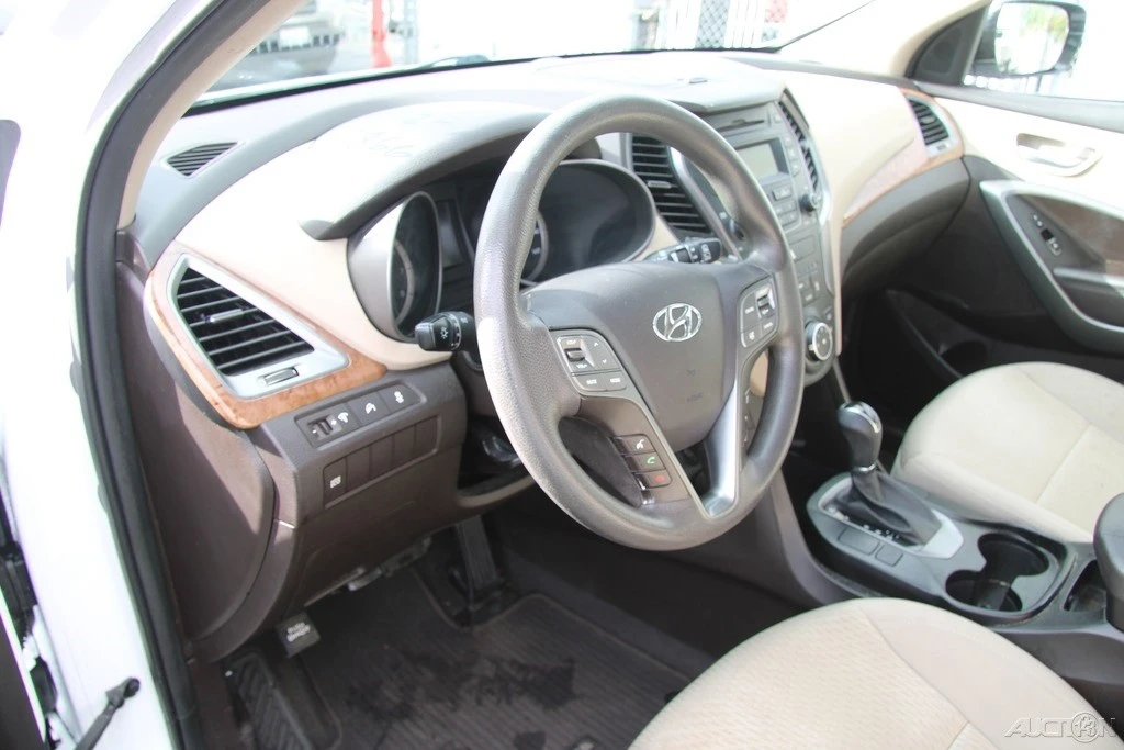 2016 Hyundai Santa Fe - Image 13 of 21