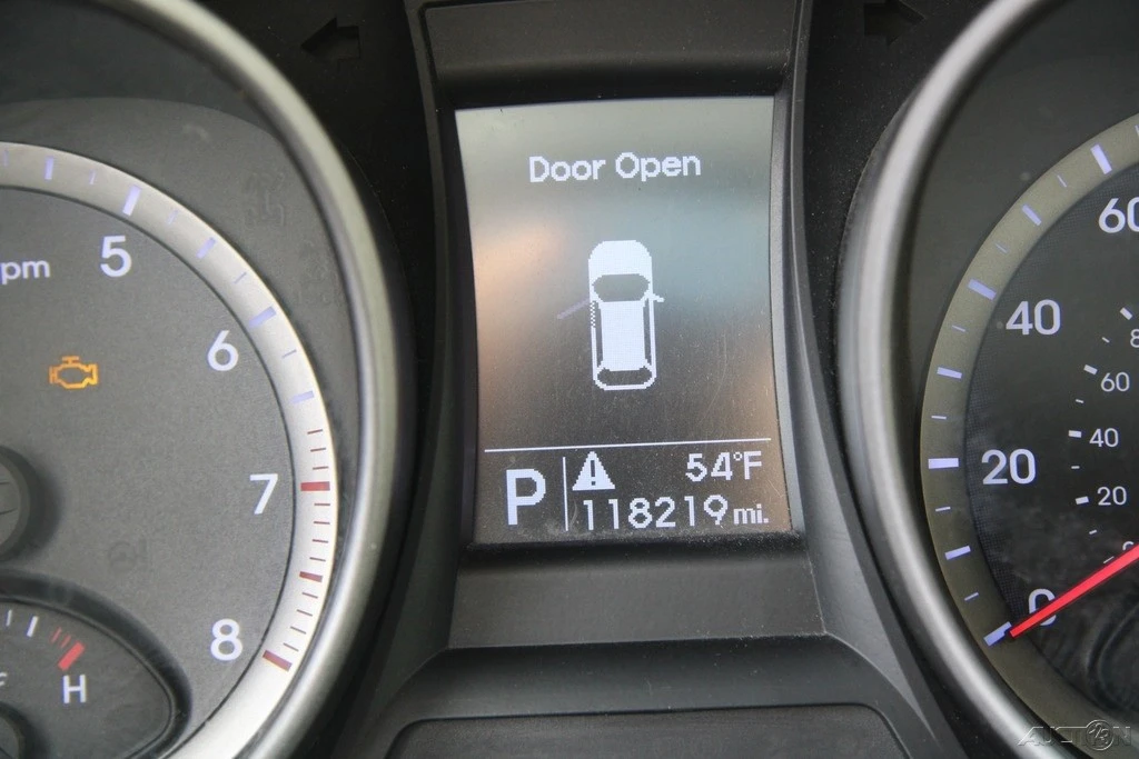 2016 Hyundai Santa Fe - Image 16 of 21