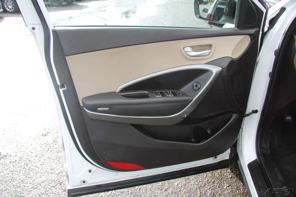 2016 Hyundai Santa Fe - Image 11 of 21