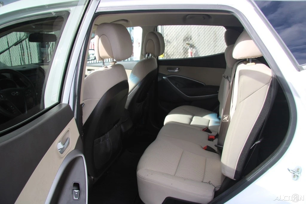 2016 Hyundai Santa Fe - Image 20 of 21