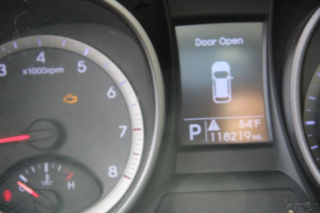 2016 Hyundai Santa Fe - Image 14 of 21